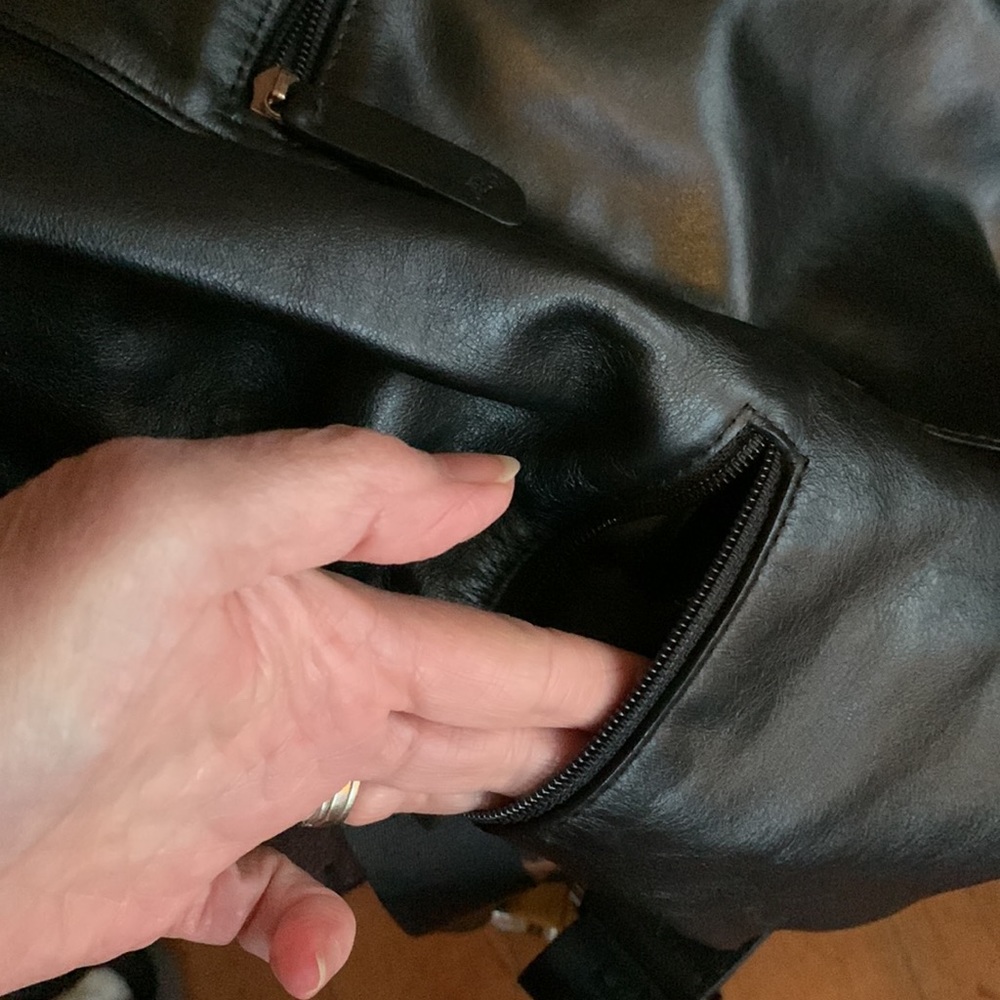 Mario Hernandez Handcrafted Black Leather Backpack - Picture 11 of 16